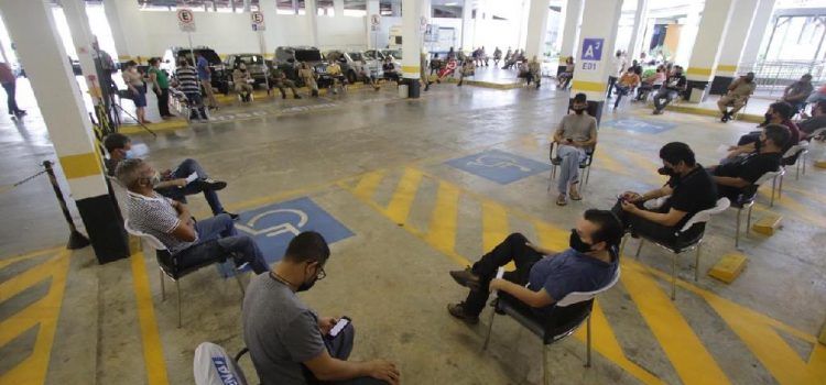 Servidores devem fazer nova consulta para conseguir agendamento de vacinação em Cuiabá